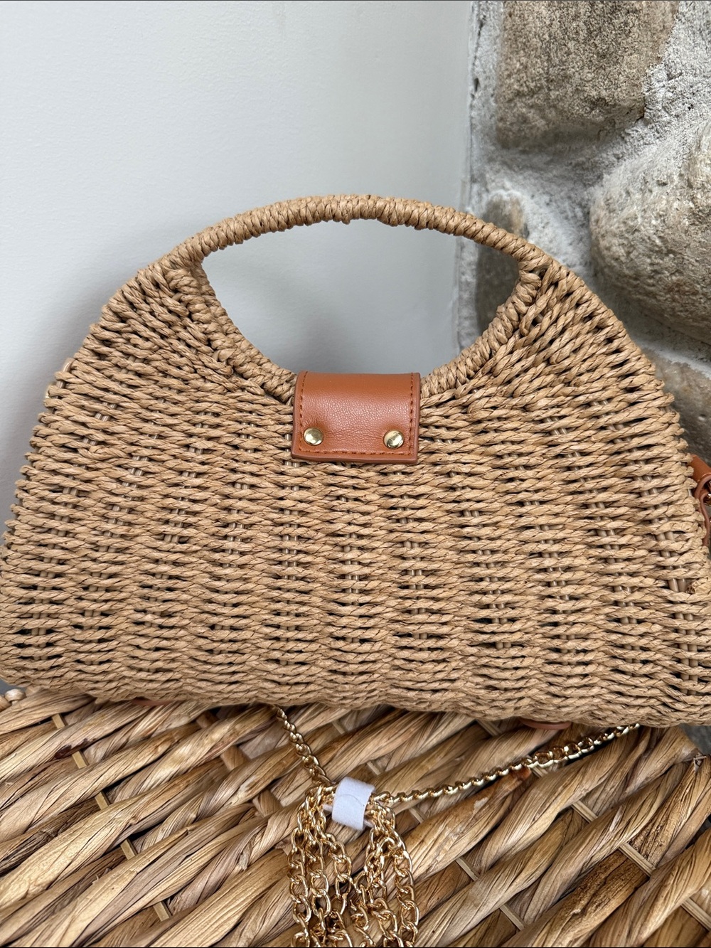 NWT Tommy Bahama Tan Woven Straw Crossbody with Gold Chain Accent - Picture 4 of 10